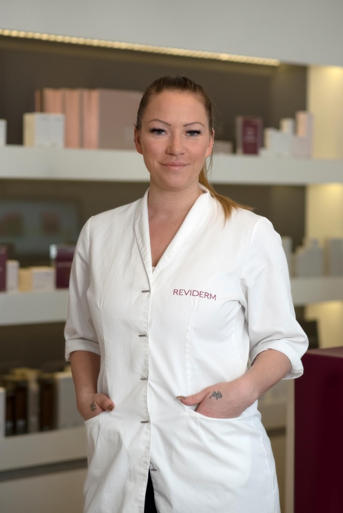 Stephanie ist Teammitglied bei Reviderm Cosmetics Berlin